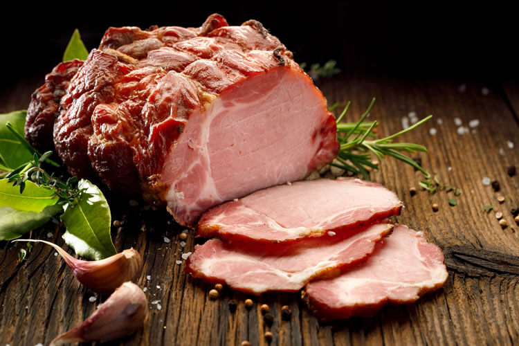 ハムとは豚のもも肉をボイルした加工食品